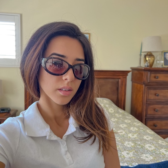 Meet your Posher, Christina - Picture 2 of 3